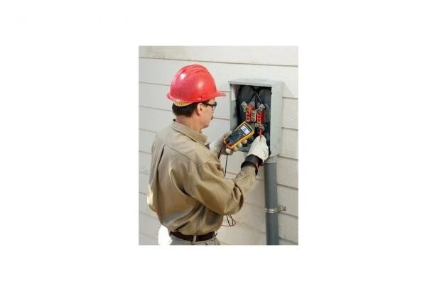 Fluke 113 Digital Multimeter